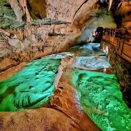 Prázdninový dům Awesome In Molieres-sur-Ceze